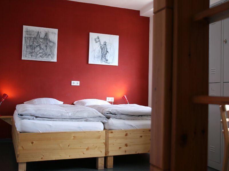 https://www.babelfish-hostel.de/media/Galeryrooms/012 four bed room.jpg